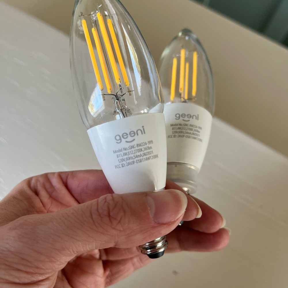 LED Smart Lightbulbs Lot - Picture 10 of 10